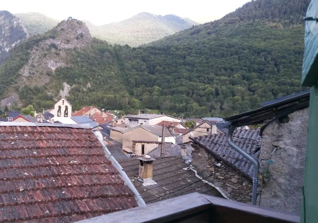 Le Gite Du Rocher - Auzat