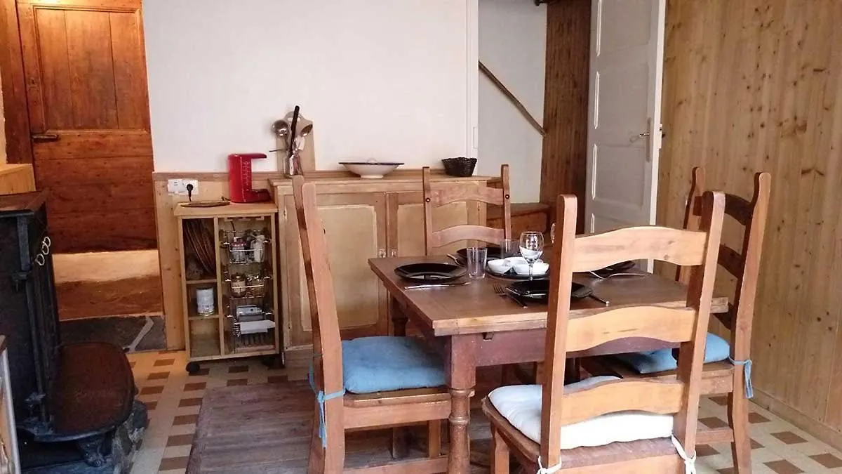 Сasa de vacaciones Le Gite Du Rocher - Auzat